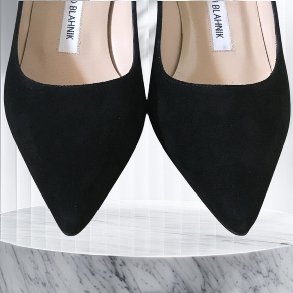 Manolo Blahnik Sirla Suede Low-Heel Pump - Picture 8 of 16